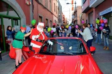Papá Noel infunda alegría navideña a los más pequeños de Telde (Reportaje Francisco J. Santana)