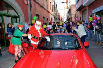 Papá Noel infunda alegría navideña a los más pequeños de Telde (Reportaje Francisco J. Santana)