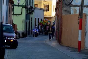 Papá Noel infunda alegría navideña a los más pequeños de Telde (Reportaje Francisco J. Santana)