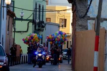 Papá Noel infunda alegría navideña a los más pequeños de Telde (Reportaje Francisco J. Santana)