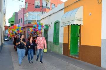 Papá Noel infunda alegría navideña a los más pequeños de Telde (Reportaje Francisco J. Santana)