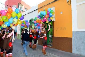 Papá Noel infunda alegría navideña a los más pequeños de Telde (Reportaje Francisco J. Santana)