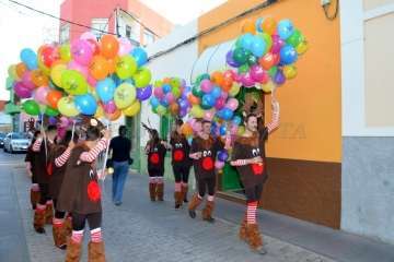 Papá Noel infunda alegría navideña a los más pequeños de Telde (Reportaje Francisco J. Santana)