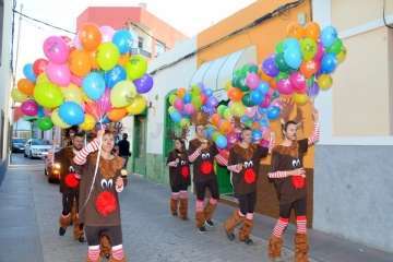 Papá Noel infunda alegría navideña a los más pequeños de Telde (Reportaje Francisco J. Santana)
