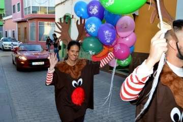 Papá Noel infunda alegría navideña a los más pequeños de Telde (Reportaje Francisco J. Santana)