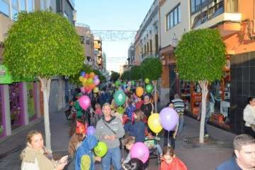 Papá Noel infunda alegría navideña a los más pequeños de Telde (Reportaje Francisco J. Santana)