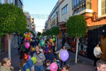 Papá Noel infunda alegría navideña a los más pequeños de Telde (Reportaje Francisco J. Santana)