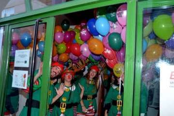 Papá Noel infunda alegría navideña a los más pequeños de Telde (Reportaje Francisco J. Santana)