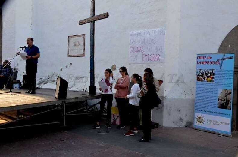La cruz en un lateral de la iglesia de San Gregorio, en Los Llanos de Telde (Foto TA)