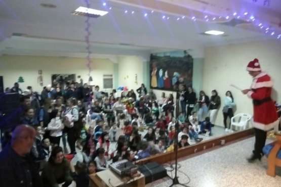 Papá Noel colma de alegría a los niños de Casas Nuevas-Telde (Foto TA)