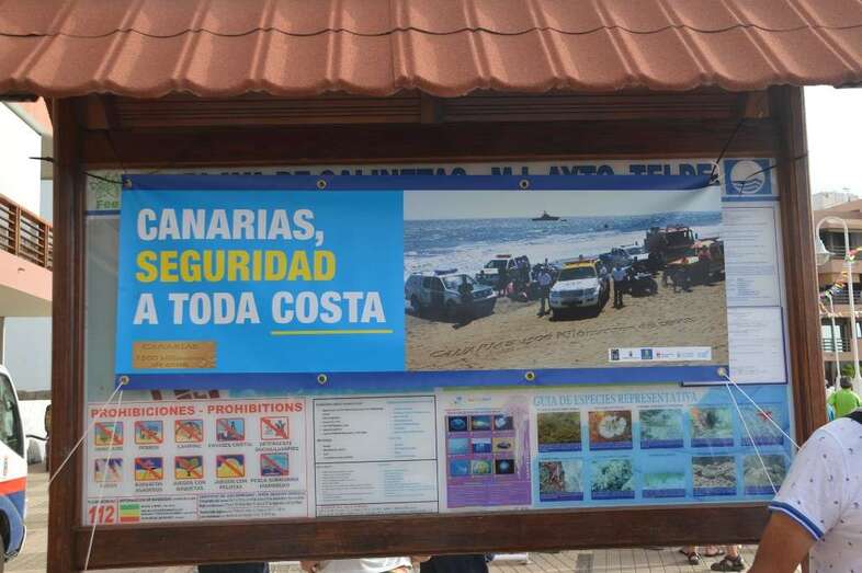 Cartel de la plataforma Canarias, 1.500 Km de Costa durante un evento deportivo en Salinetas en agosto de este año (Foto TA)