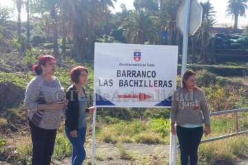Alegría en Las Bachilleras por la señalización del barrio (Foto TA)