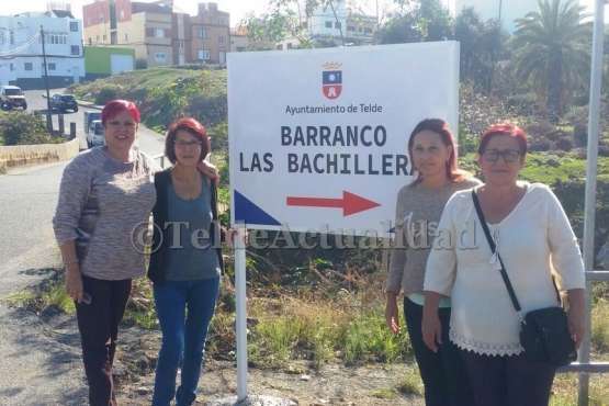 Alegría en Las Bachilleras por la señalización del barrio (Foto TA)