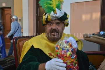 Melchor, Gaspar y Baltasar desbordan de magia e ilusión la plaza de San Juan (Foto TA y F.Javier Santana)