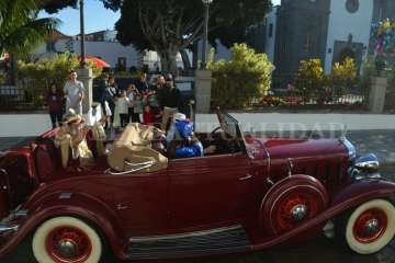 Melchor, Gaspar y Baltasar desbordan de magia e ilusión la plaza de San Juan (Foto TA y F.Javier Santana)