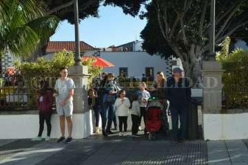 Melchor, Gaspar y Baltasar desbordan de magia e ilusión la plaza de San Juan (Foto TA y F.Javier Santana)