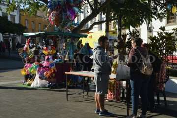 Melchor, Gaspar y Baltasar desbordan de magia e ilusión la plaza de San Juan (Foto TA y F.Javier Santana)