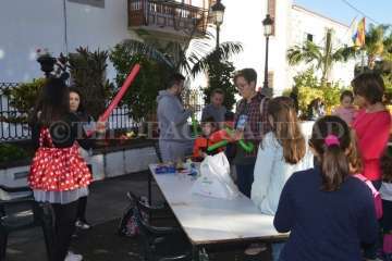 Melchor, Gaspar y Baltasar desbordan de magia e ilusión la plaza de San Juan (Foto TA y F.Javier Santana)