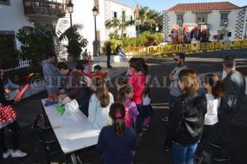 Melchor, Gaspar y Baltasar desbordan de magia e ilusión la plaza de San Juan (Foto TA y F.Javier Santana)