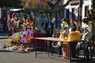 Melchor, Gaspar y Baltasar desbordan de magia e ilusión la plaza de San Juan (Foto TA y F.Javier Santana)