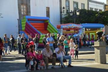Melchor, Gaspar y Baltasar desbordan de magia e ilusión la plaza de San Juan (Foto TA y F.Javier Santana)