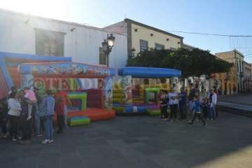 Melchor, Gaspar y Baltasar desbordan de magia e ilusión la plaza de San Juan (Foto TA y F.Javier Santana)