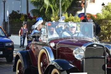 Melchor, Gaspar y Baltasar desbordan de magia e ilusión la plaza de San Juan (Foto TA y F.Javier Santana)