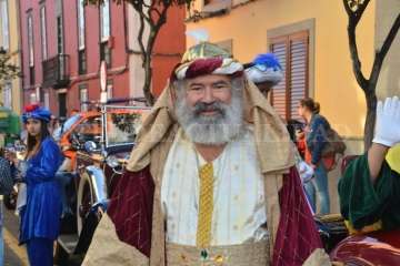 Melchor, Gaspar y Baltasar desbordan de magia e ilusión la plaza de San Juan (Foto TA y F.Javier Santana)