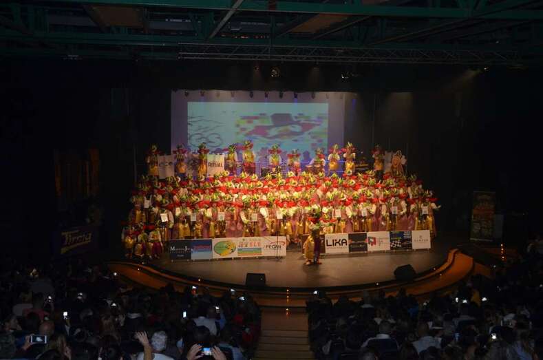 La murga en su presentación en el pasado año (Foto TA)