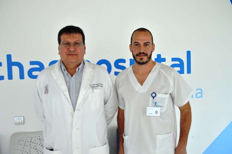 El doctor Julio Agredo (i) y el enfermero especialista (d) (Foto TA)