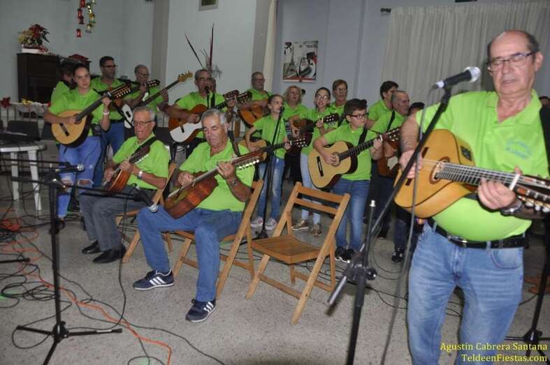 El grupo en una actuación anterior en la sociedad recreativa y cultural de San Antonio (Foto TA)