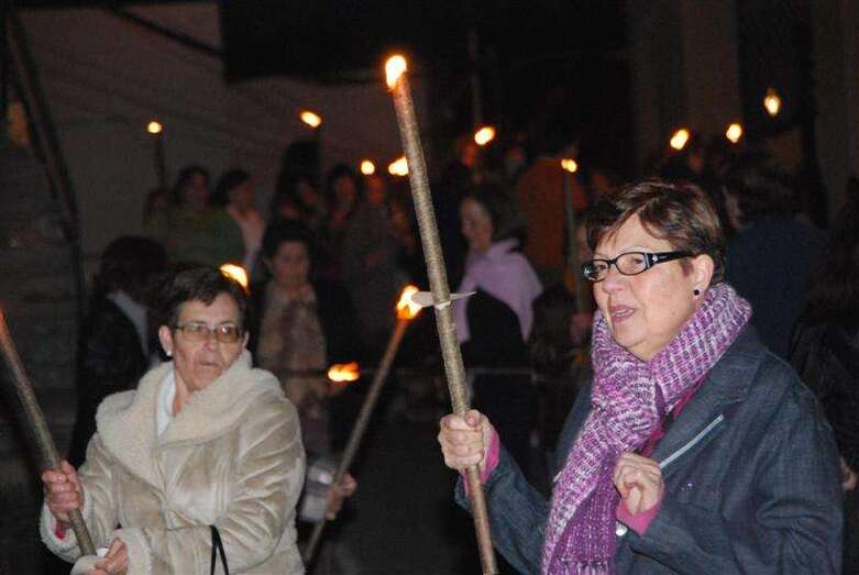Archivo. Imagen de una procesión de las antorchas en Tara