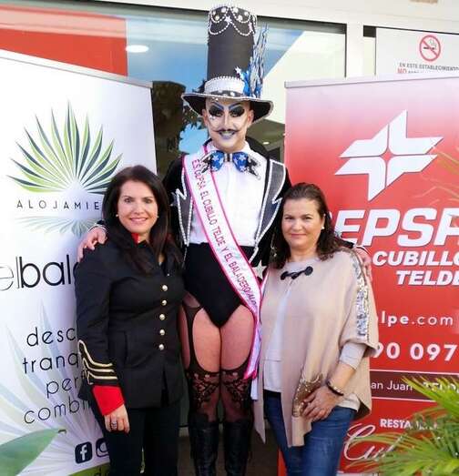 Drag Aruba con Begoña y Elena Falcón en la gasolinera de Cepsa-San Juan (Foto Jesús Ruiz Mesa)