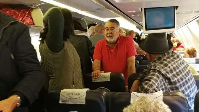 La larga espera de usuarios del Imserso en el Aeropuerto de Gran Canaria (Foto TA)