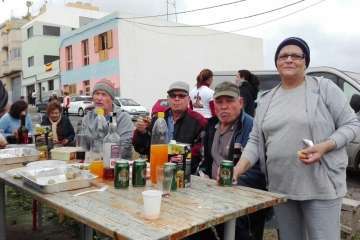 Tara despide sus fiestas con un partido de fútbol y un asadero popular (Foto Carmelo Santana Suárez)