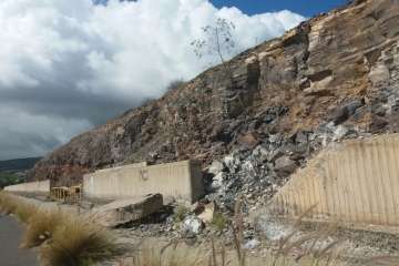 Derrumbe sin arreglar desde octubre de 2015 en Jinámar (Foto TA)