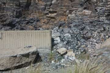 Derrumbe sin arreglar desde octubre de 2015 en Jinámar (Foto TA)