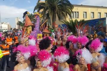 La comparsa Los Diamantes, de Telde, abre el coso carnavalero infantil de la capital (Foto TA/Lpcarnaval)