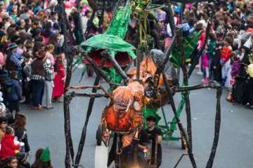 La comparsa Los Diamantes, de Telde, abre el coso carnavalero infantil de la capital (Foto TA/Lpcarnaval)