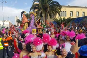 La comparsa Los Diamantes, de Telde, abre el coso carnavalero infantil de la capital (Foto TA/Lpcarnaval)