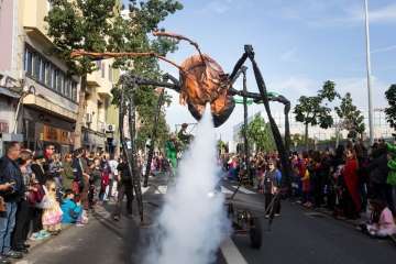 La comparsa Los Diamantes, de Telde, abre el coso carnavalero infantil de la capital (Foto TA/Lpcarnaval)