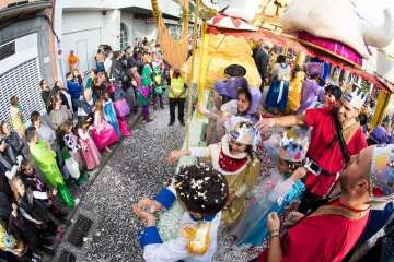La comparsa Los Diamantes, de Telde, abre el coso carnavalero infantil de la capital (Foto TA/Lpcarnaval)