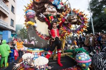 La comparsa Los Diamantes, de Telde, abre el coso carnavalero infantil de la capital (Foto TA/Lpcarnaval)