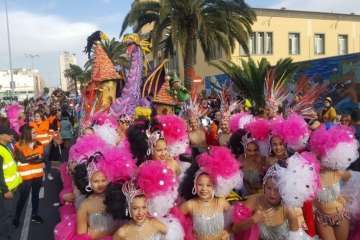 La comparsa Los Diamantes, de Telde, abre el coso carnavalero infantil de la capital (Foto TA/Lpcarnaval)