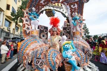La comparsa Los Diamantes, de Telde, abre el coso carnavalero infantil de la capital (Foto TA/Lpcarnaval)