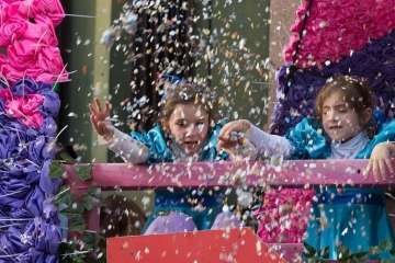 La comparsa Los Diamantes, de Telde, abre el coso carnavalero infantil de la capital (Foto TA/Lpcarnaval)