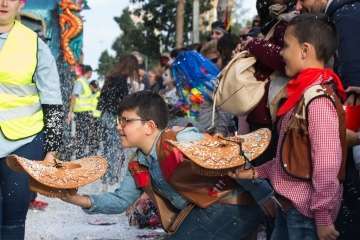 La comparsa Los Diamantes, de Telde, abre el coso carnavalero infantil de la capital (Foto TA/Lpcarnaval)