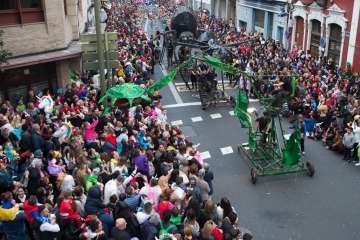 La comparsa Los Diamantes, de Telde, abre el coso carnavalero infantil de la capital (Foto TA/Lpcarnaval)