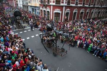 La comparsa Los Diamantes, de Telde, abre el coso carnavalero infantil de la capital (Foto TA/Lpcarnaval)