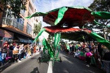 La comparsa Los Diamantes, de Telde, abre el coso carnavalero infantil de la capital (Foto TA/Lpcarnaval)